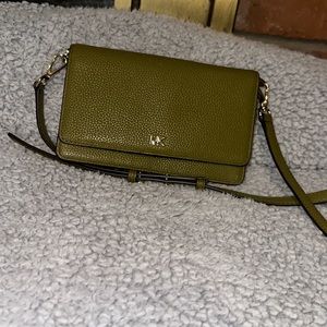 Small Michael Kors phone wallet crossbody